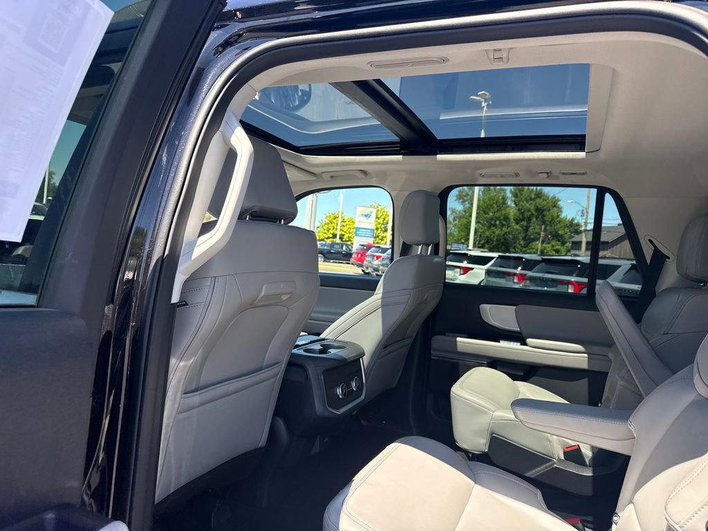 Used 2025 Ford Expedition Active AWD/4WD image 18