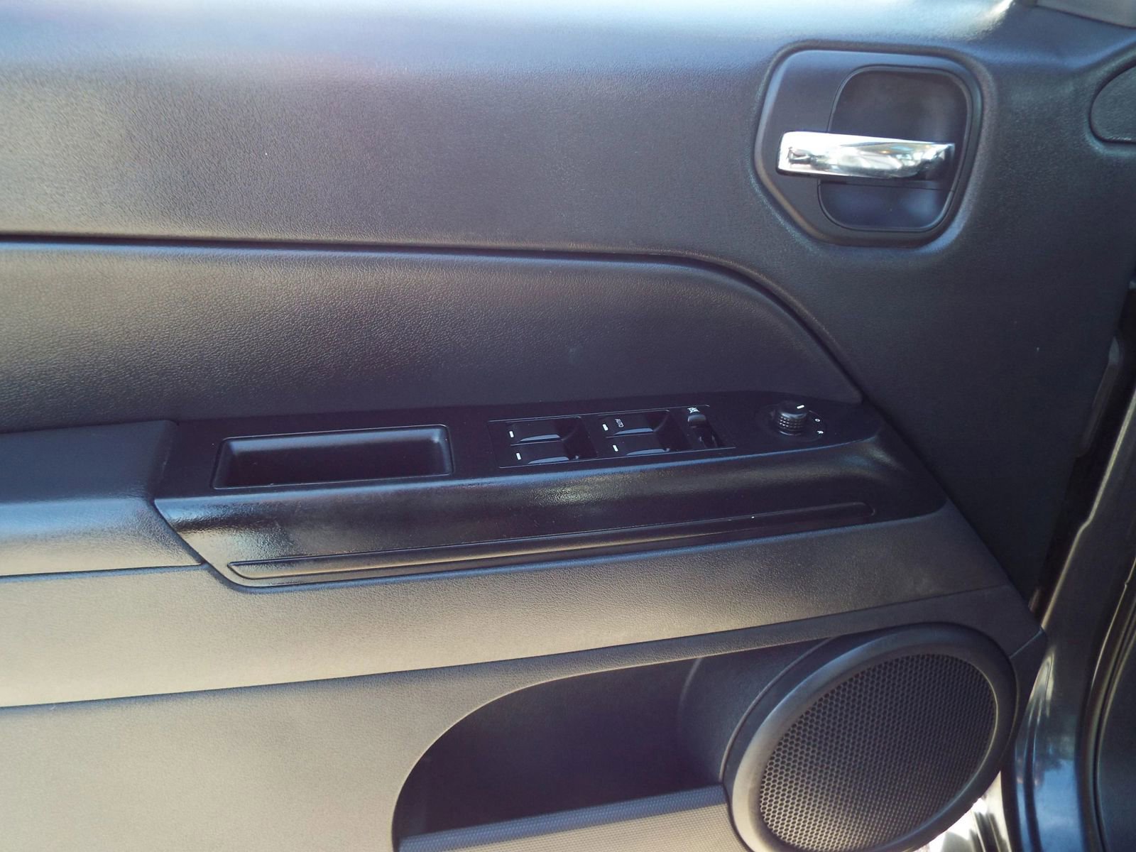 Used 2015 Jeep Patriot High Altitude image 23