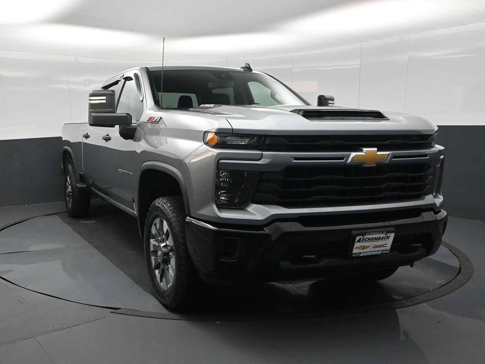 Used 2025 Chevrolet Silverado 2500 Custom AWD/4WD image 3