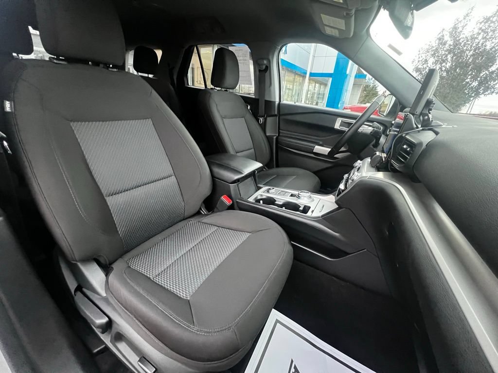 Used 2023 Ford Explorer XLT AWD/4WD image 27