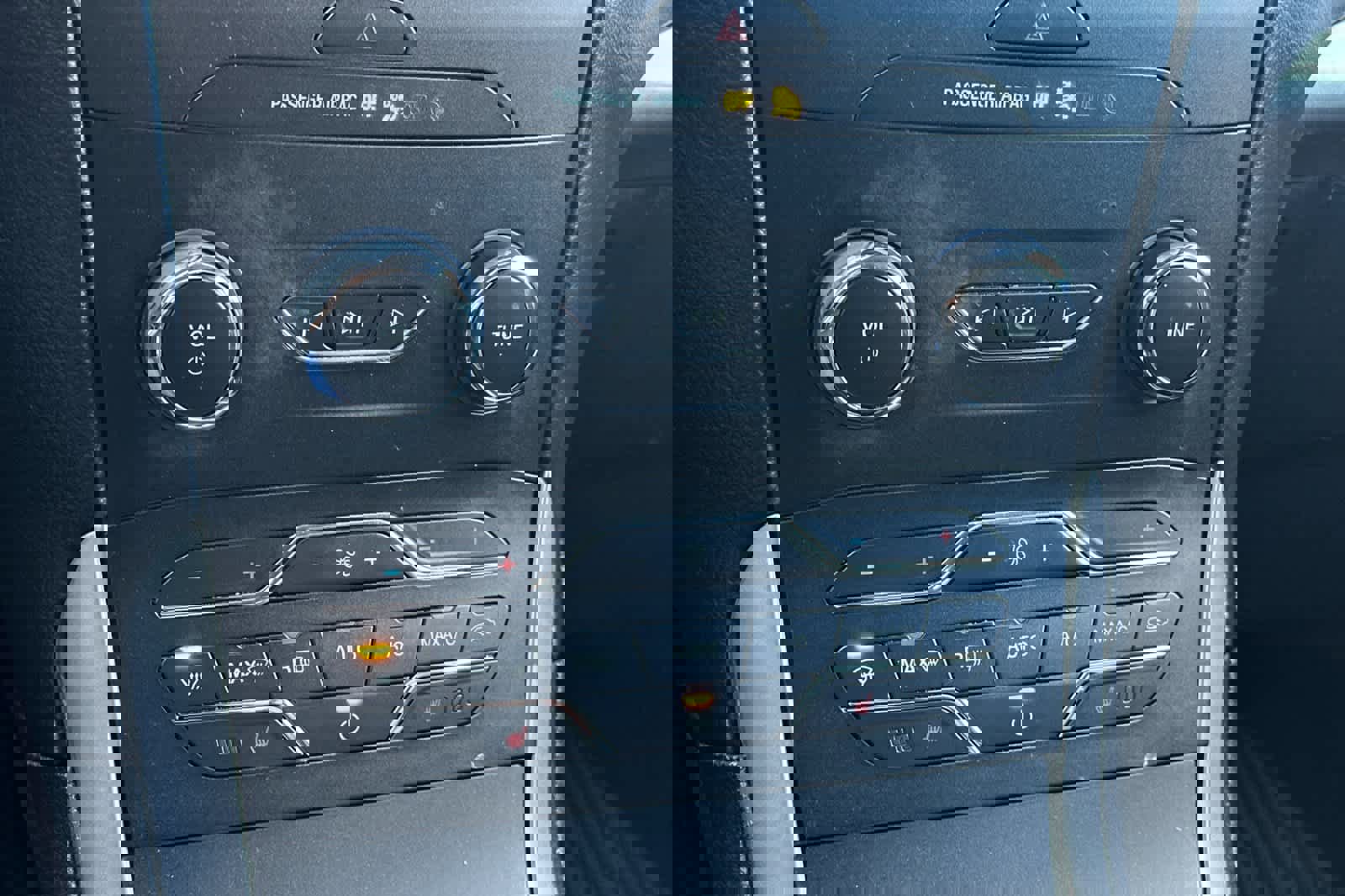 Used 2020 Ford Edge SEL image 23