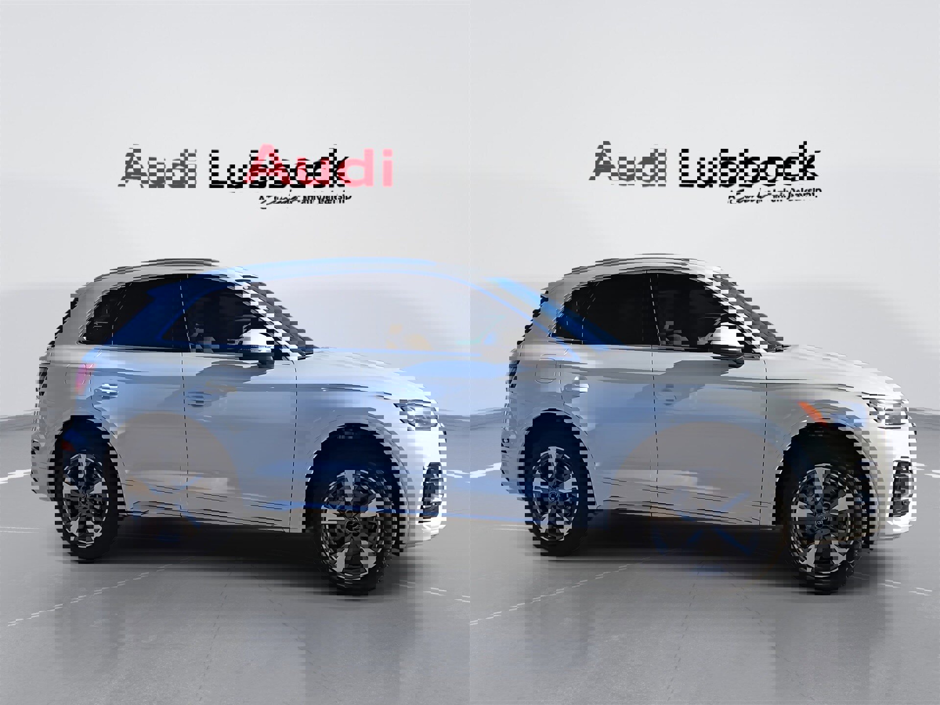 Used 2024 Audi Q5 2.0T Premium w/ Convenience Package image 2