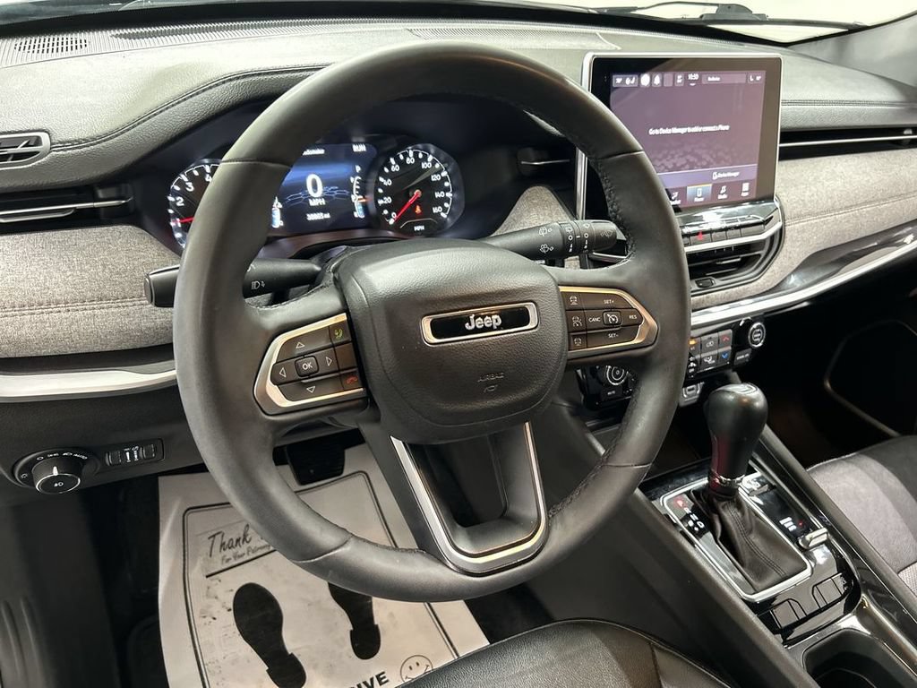 Used 2023 Jeep Compass Latitude AWD/4WD image 4