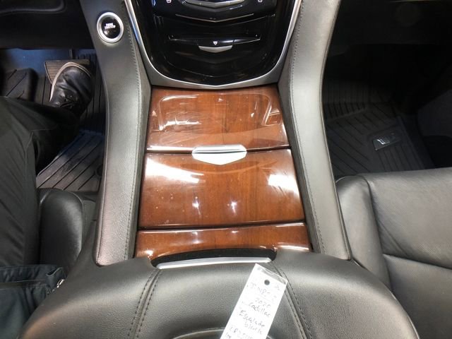 Used 2020 Cadillac Escalade Luxury w/ Escalade Sport Edition image 20