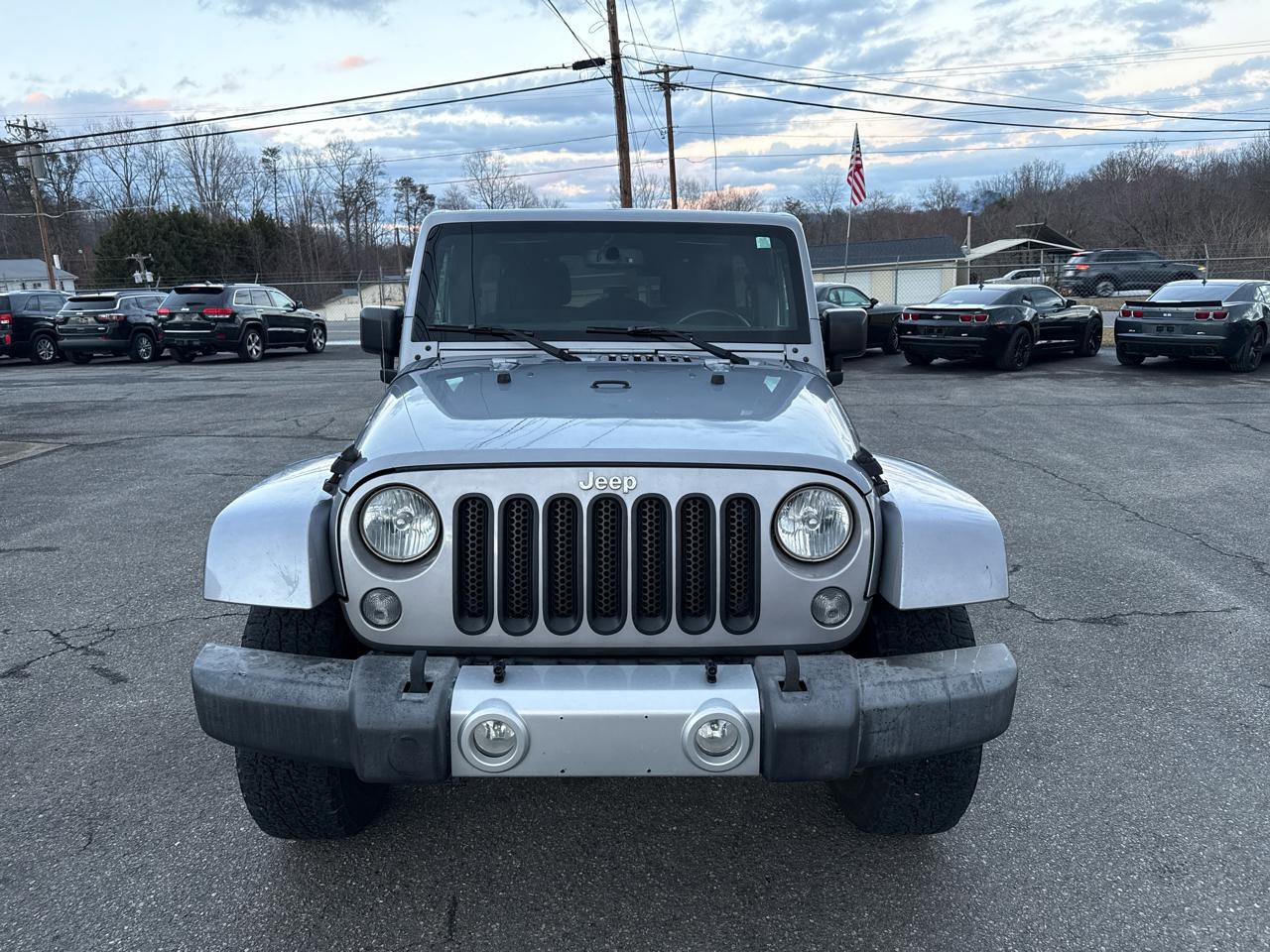 Used 2015 Jeep Wrangler Unlimited Sahara w/ Connectivity Group AWD/4WD image 2