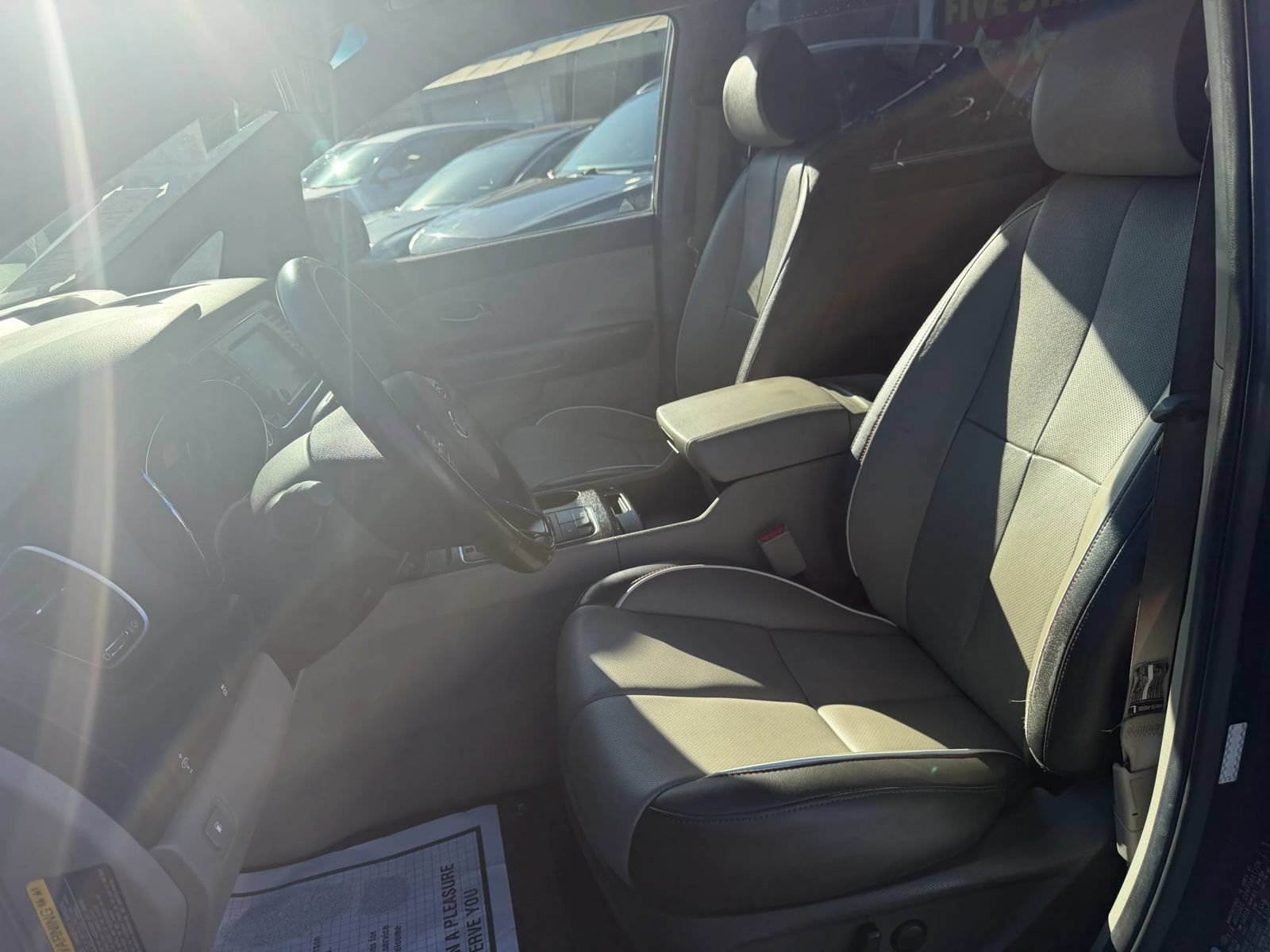 Used 2017 Kia Sedona LX w/ LX Essentials Premium Package FWD image 10