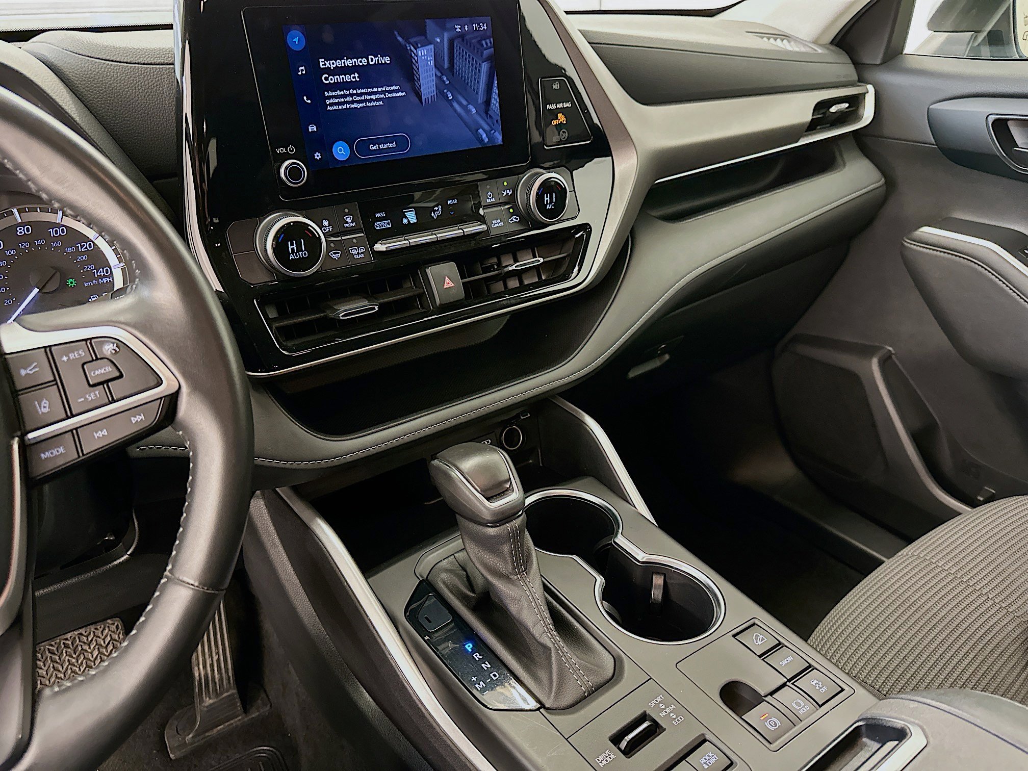 Used 2024 Toyota Highlander LE image 26