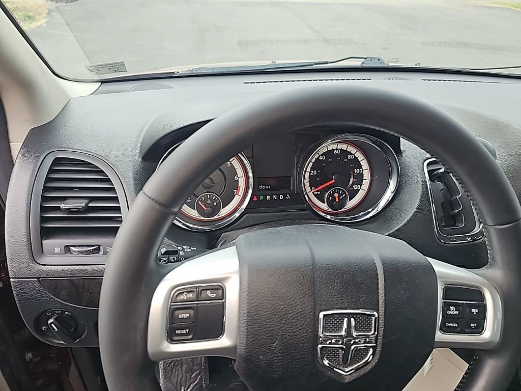 Used 2016 Dodge Grand Caravan American Value Package w/ UConnect Hands-Free Group FWD image 14