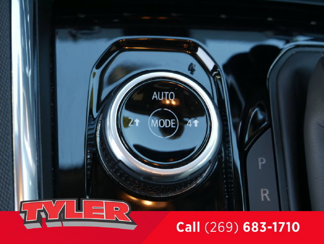 Used 2024 GMC Canyon Elevation w/ Elevation Premium Package AWD/4WD image 32
