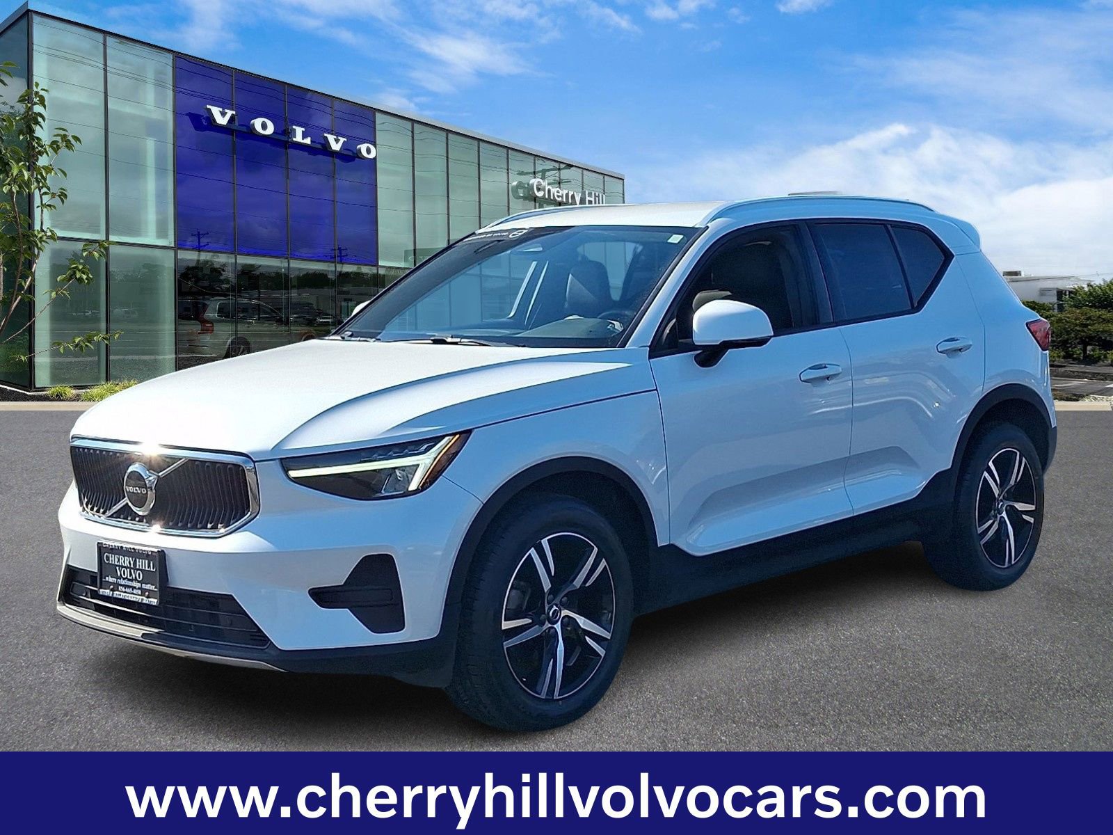 Certified 2023 Volvo XC40 B5 Core w/ Climate Package image 3