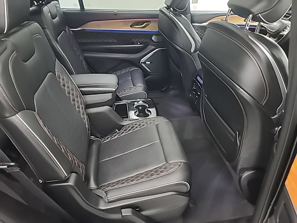 Used 2021 Jeep Grand Cherokee L Summit AWD/4WD image 17