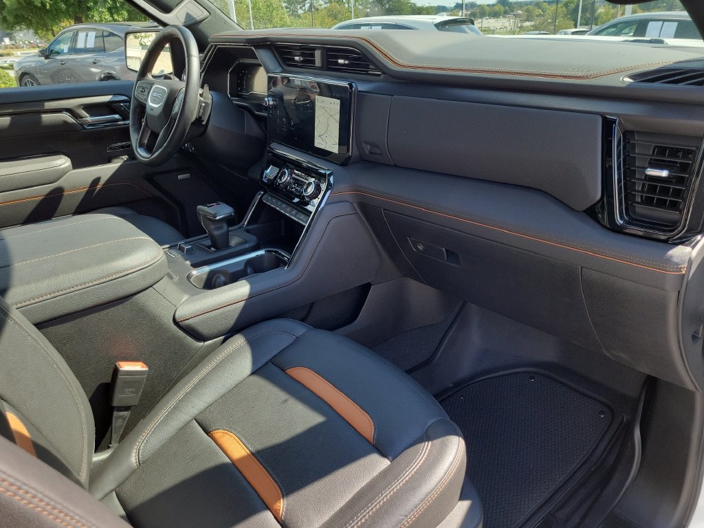 Used 2025 GMC Sierra 1500 AT4 w/ Technology Package AWD/4WD image 4