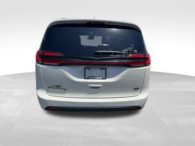 Used 2021 Chrysler Pacifica Touring-L w/ Premium & Safety Sphere Group AWD/4WD image 6
