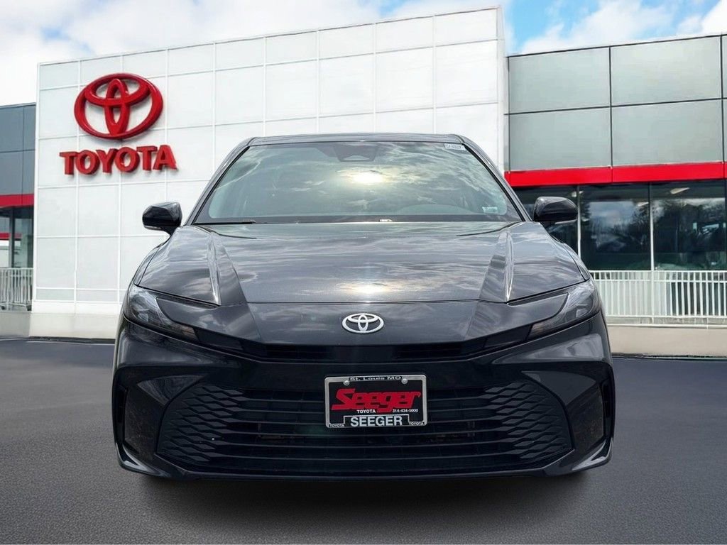 Used 2025 Toyota Camry LE image 10