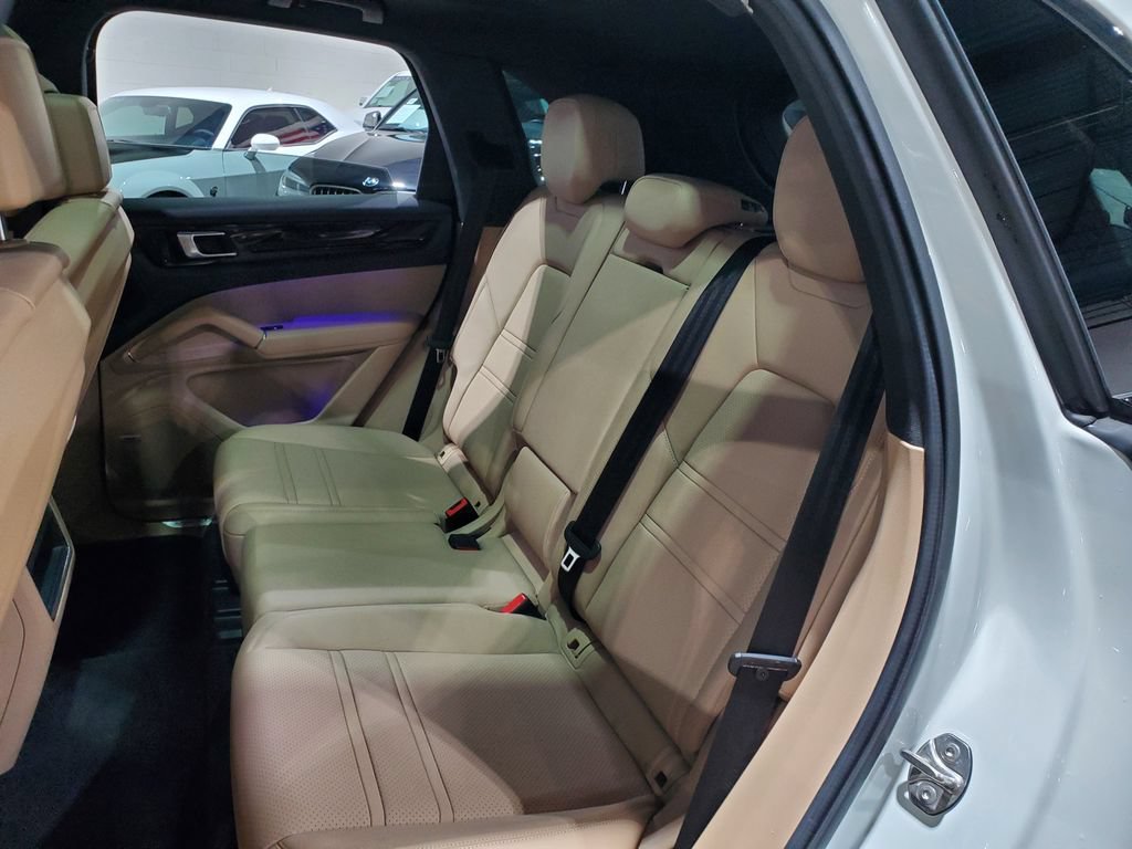 Used 2021 Porsche Cayenne AWD/4WD image 24