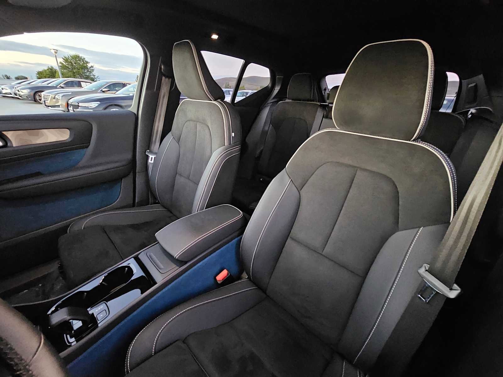 Used 2023 Volvo XC40 Recharge Ultimate image 22