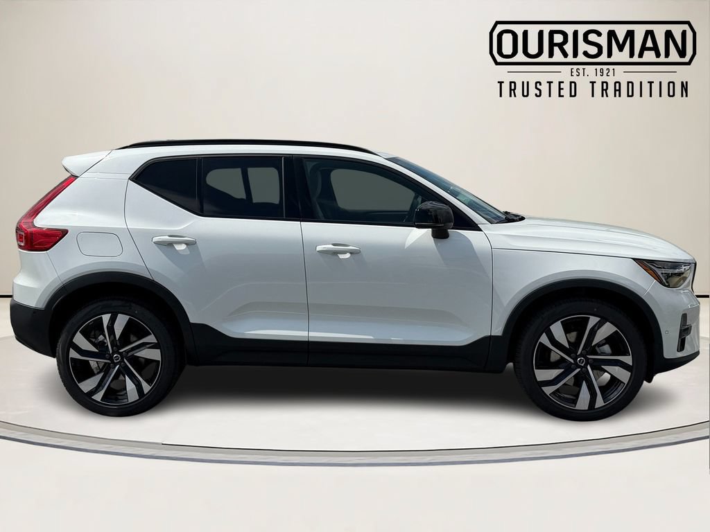 New 2026 Volvo XC40 B5 Plus w/ Climate Package AWD/4WD image 2