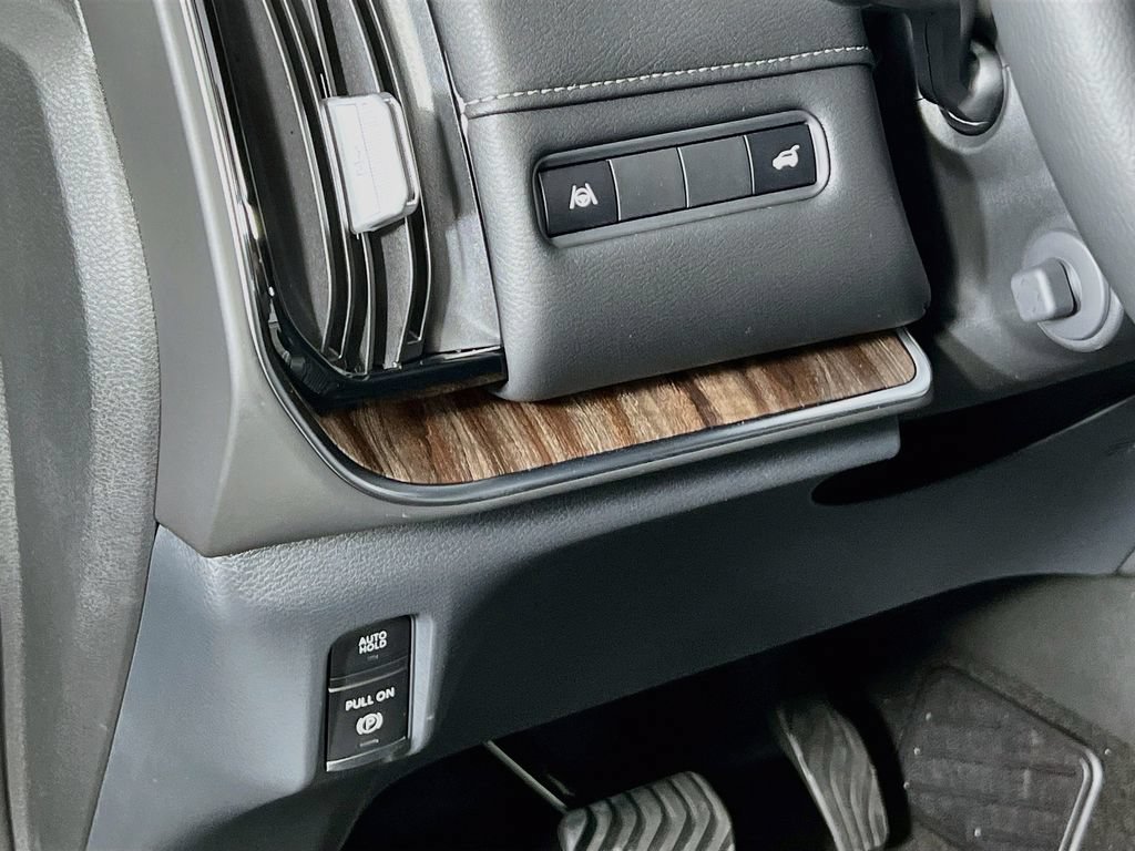 New 2026 Nissan Armada SL w/ Captain's Chari Seat Package AWD/4WD image 9