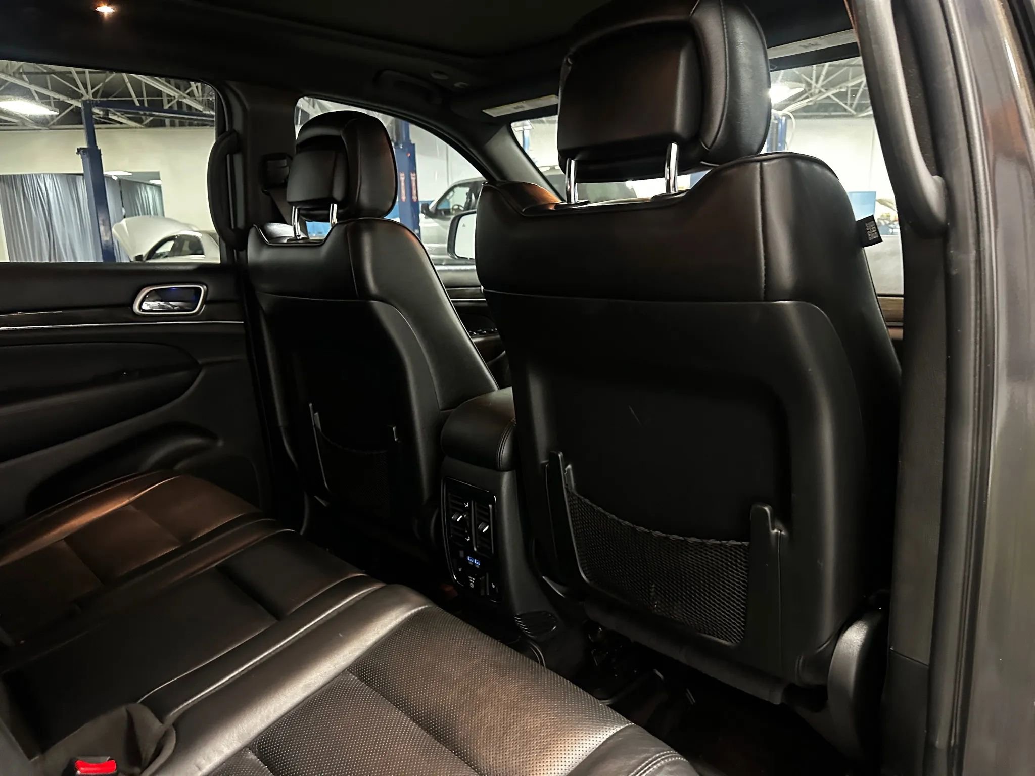 Used 2018 Jeep Grand Cherokee Overland image 18