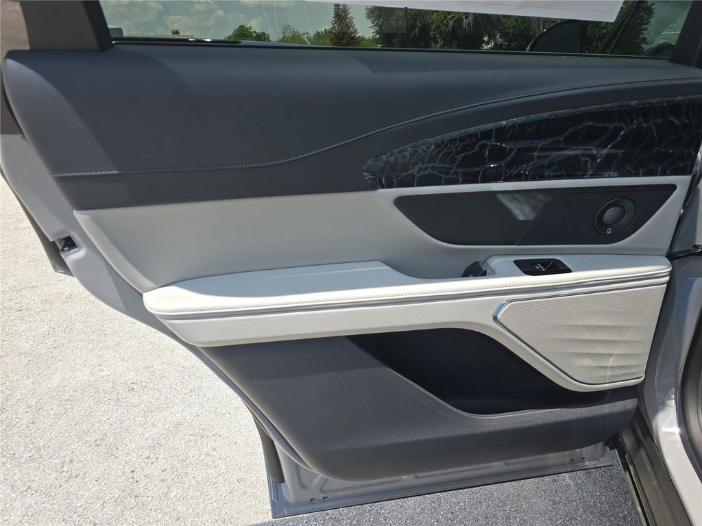 New 2026 Lincoln Nautilus Reserve AWD/4WD image 9