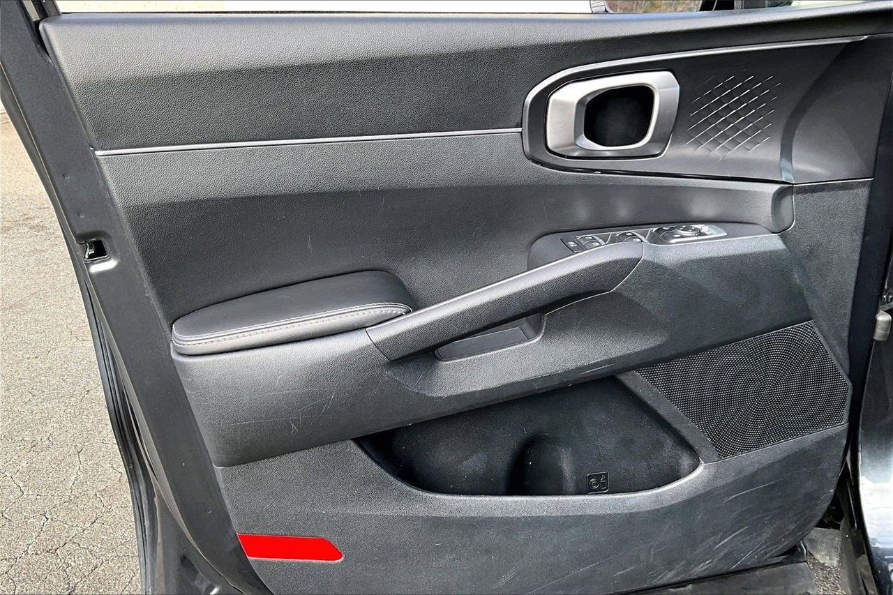 Used 2024 Kia Sorento S image 27