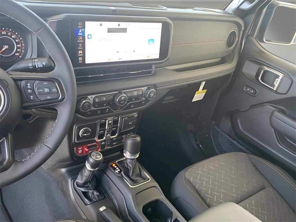New 2025 Jeep Gladiator Mojave w/ Convenience Group image 25
