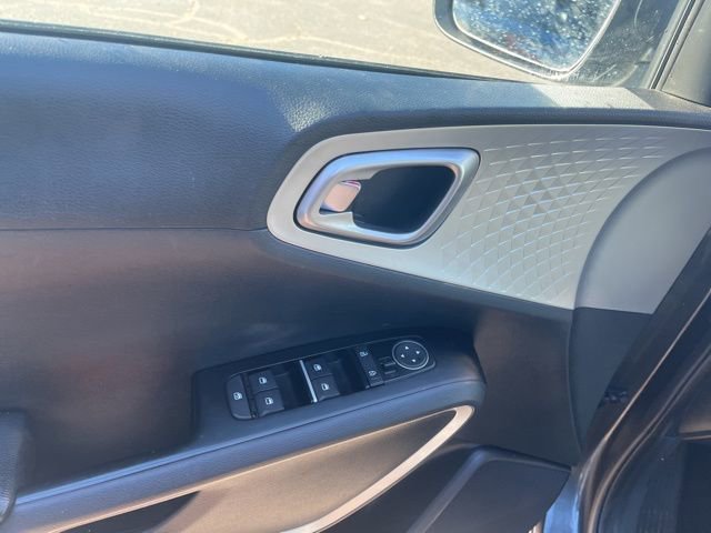 Used 2020 Kia Soul LX image 15