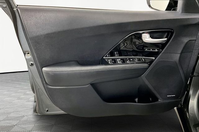 Used 2017 Kia Niro Touring image 19