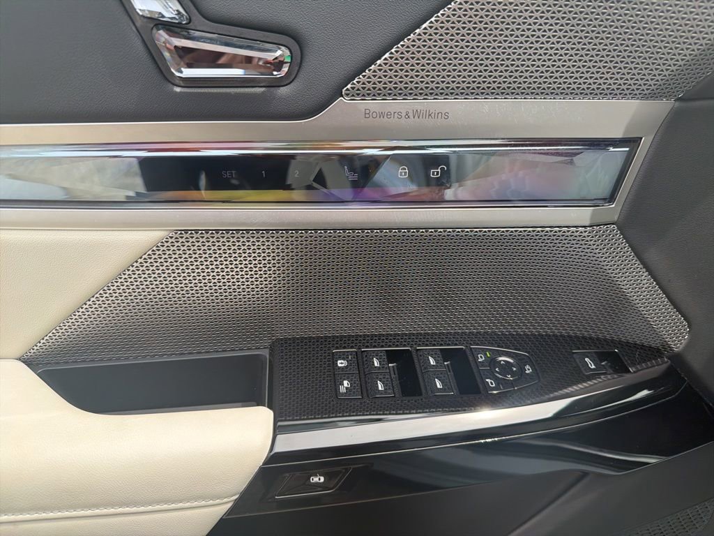 Used 2025 BMW i7 eDrive50 w/ M Sport Package RWD image 14