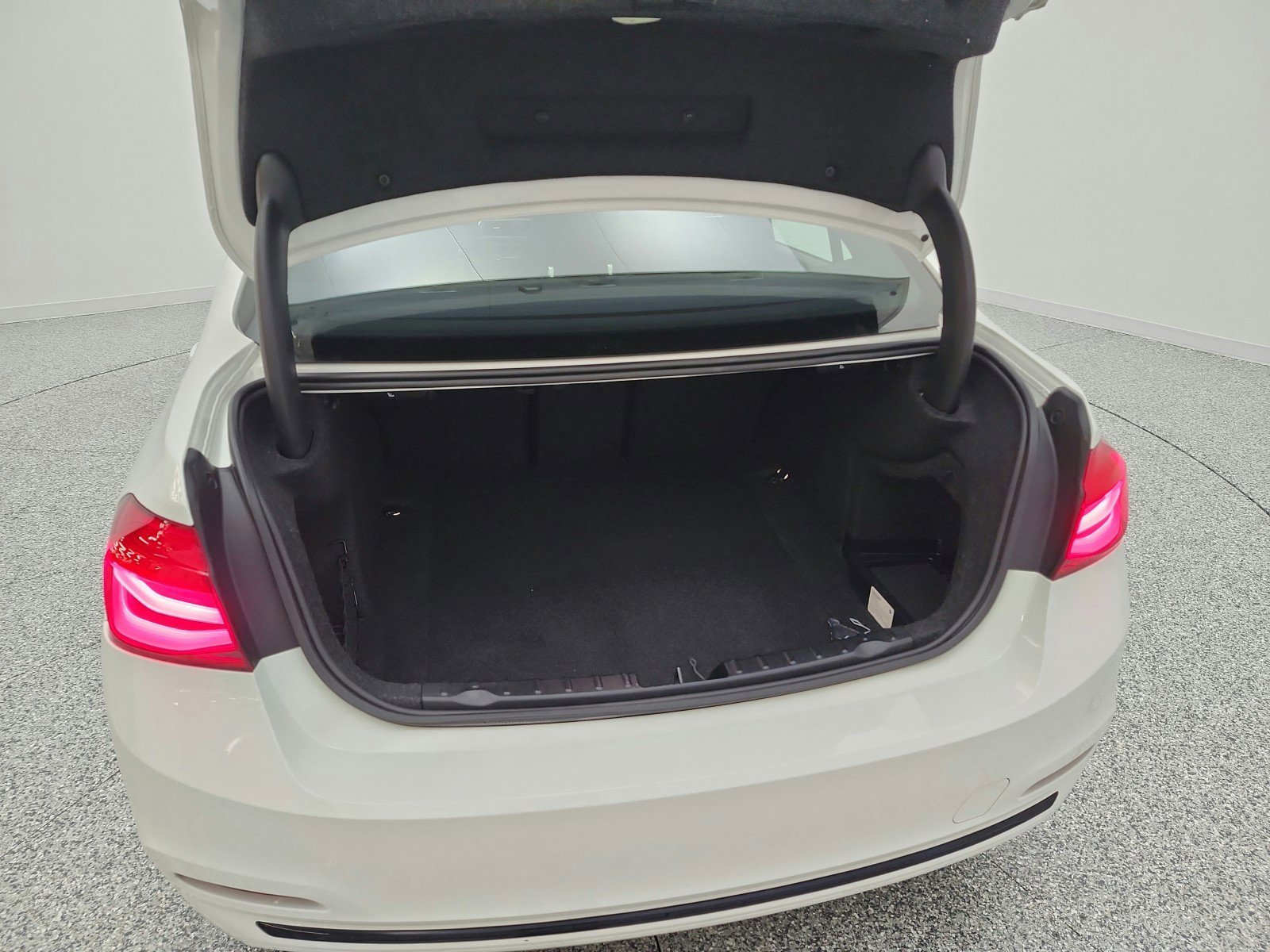 Used 2018 BMW 330i Sedan image 20