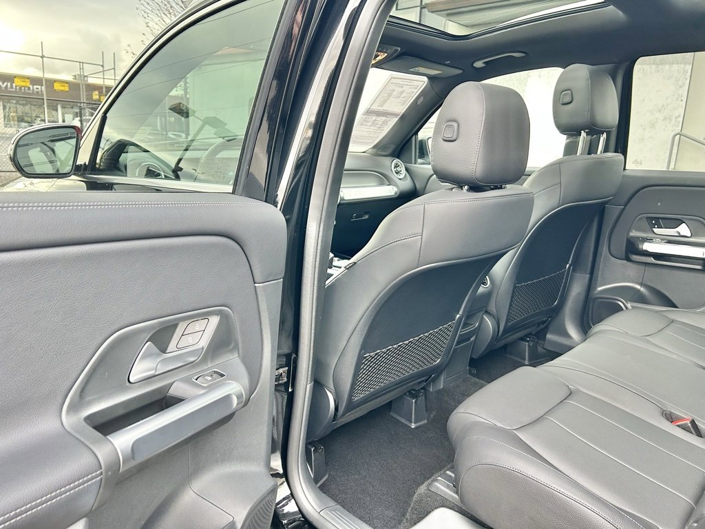 Used 2023 Mercedes-Benz GLB 250 4MATIC w/ Premium Package image 11