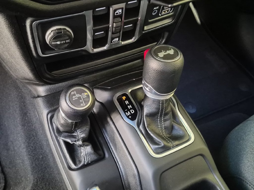 Used 2024 Jeep Wrangler Unlimited w/ Convenience Group AWD/4WD image 13