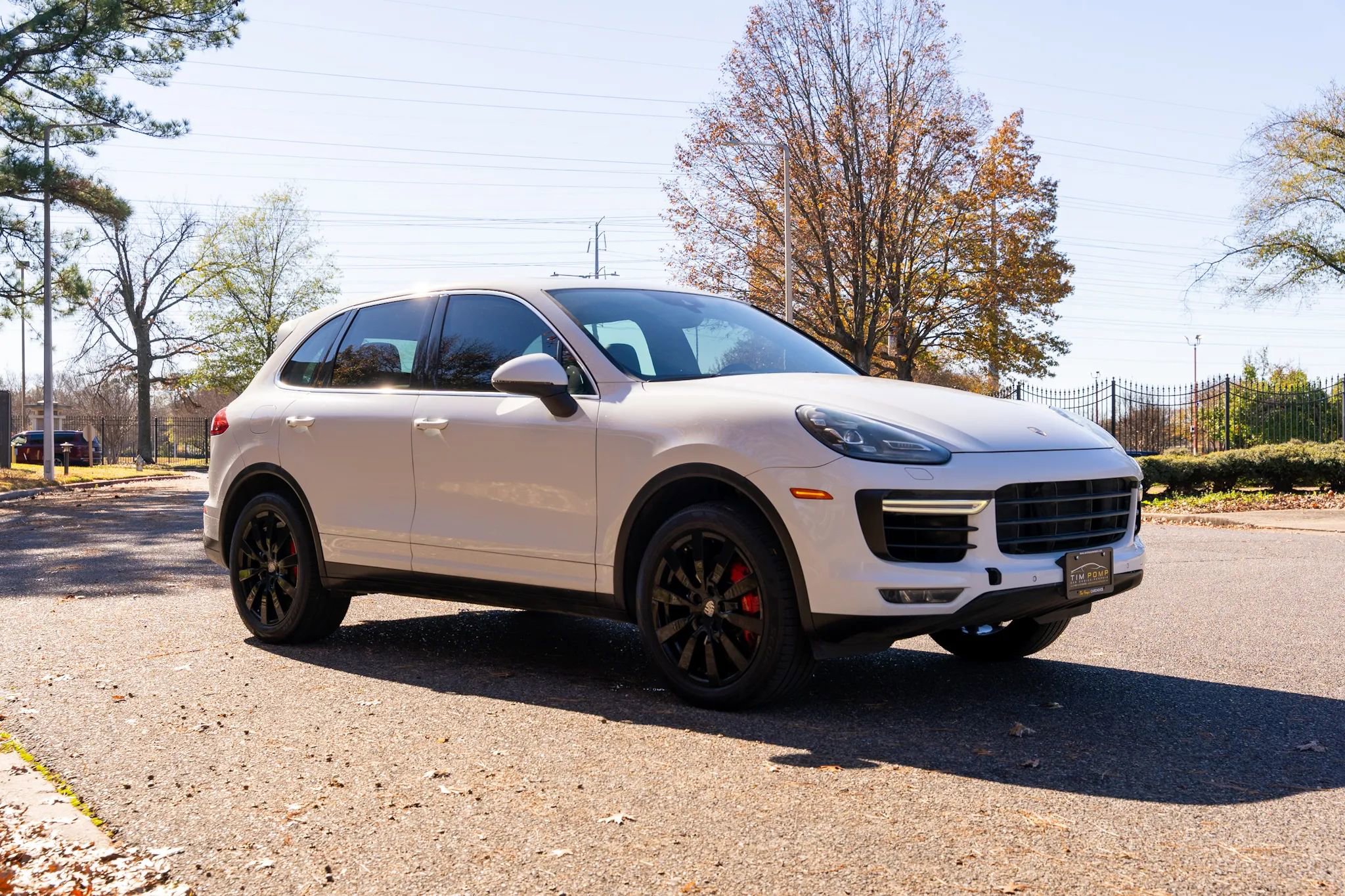 Used 2015 Porsche Cayenne Turbo image 4