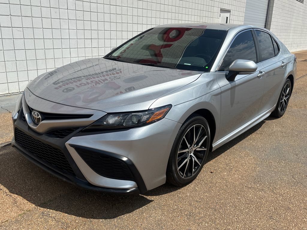 Used 2023 Toyota Camry SE image 1