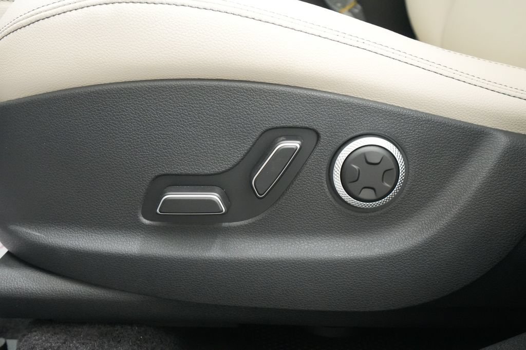 New 2026 Genesis GV70 2.5T AWD/4WD image 16