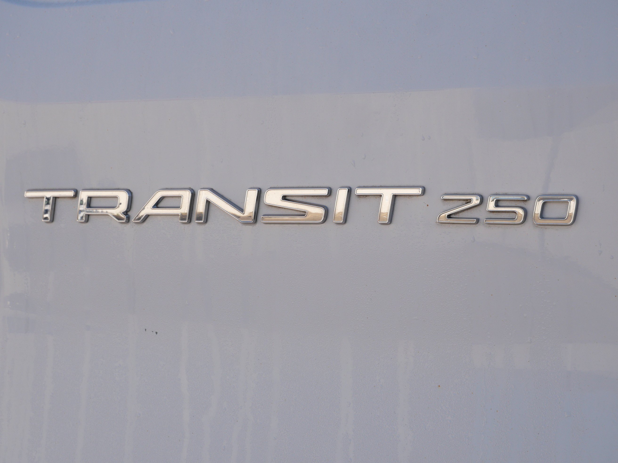 Used 2019 Ford Transit 250 148 Medium Roof RWD image 4