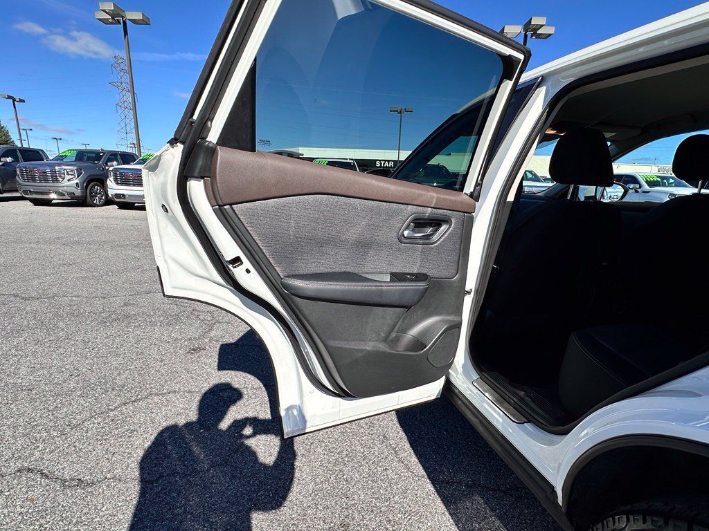 Used 2023 Nissan Rogue SV AWD/4WD image 25