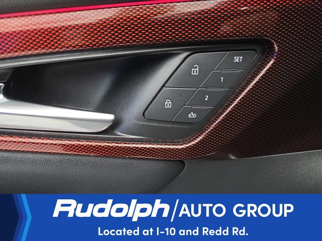 Used 2025 Chevrolet Traverse RS FWD image 12