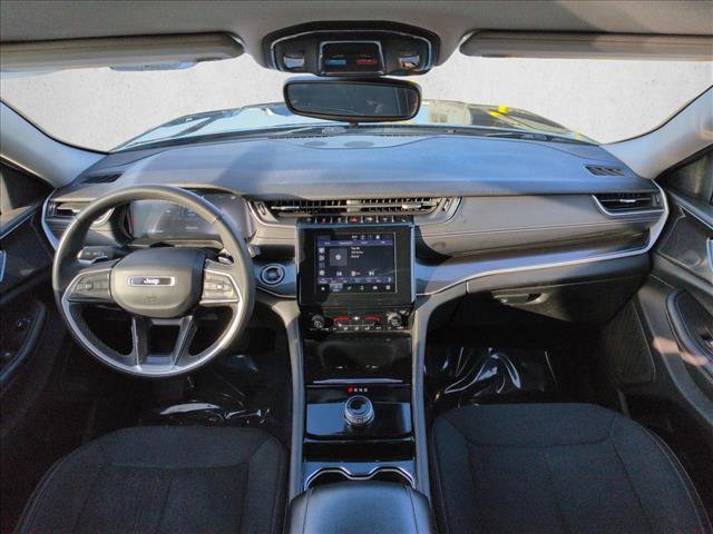 Used 2023 Jeep Grand Cherokee Laredo image 16