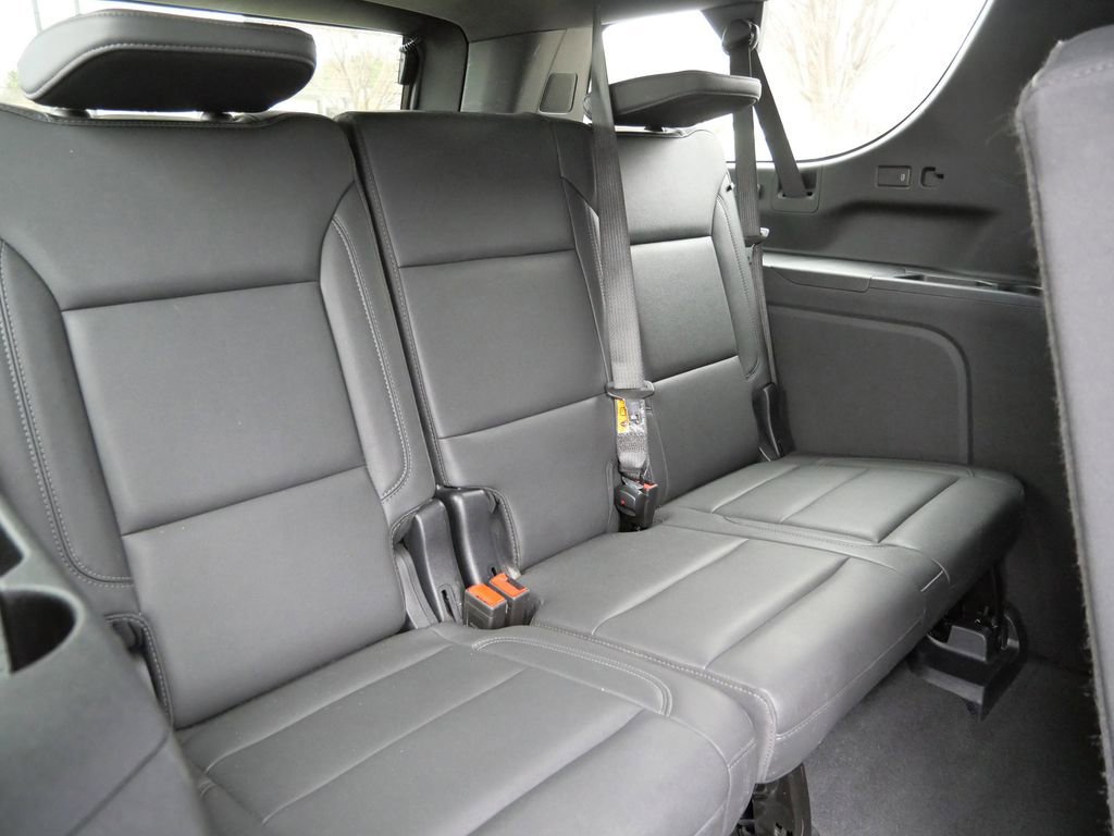 Used 2025 Chevrolet Suburban Z71 image 22
