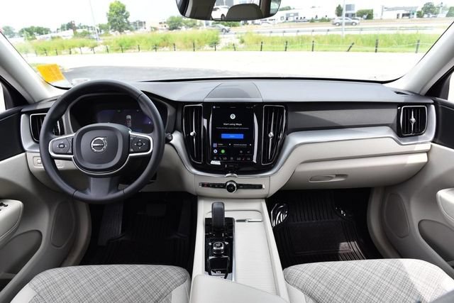 Used 2022 Volvo XC60 B5 Momentum AWD/4WD image 7