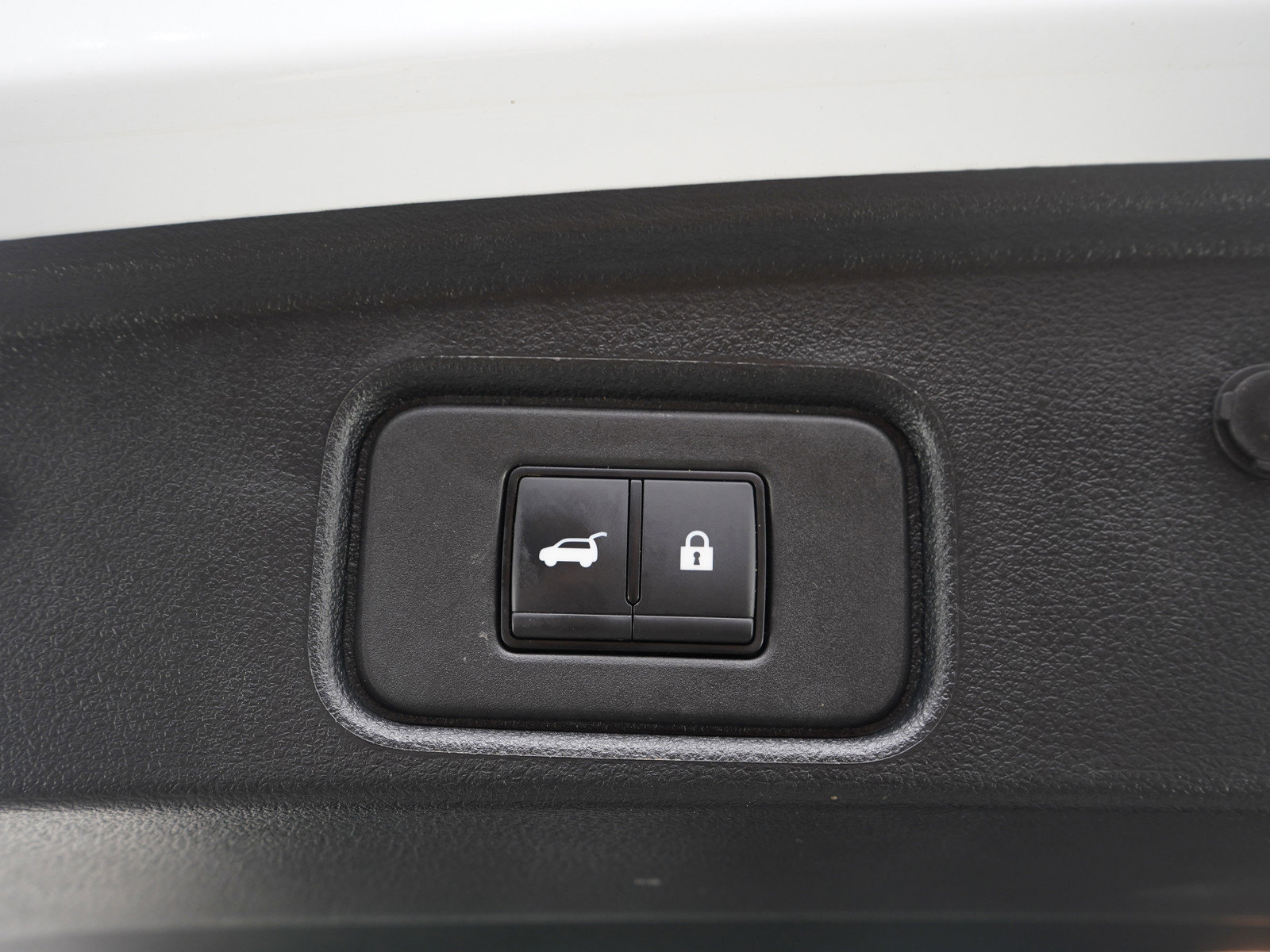 Used 2025 Nissan Pathfinder Platinum w/ Cargo Package image 12