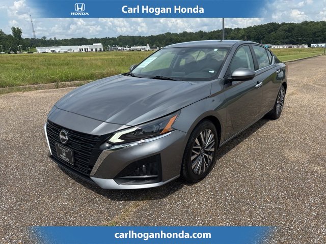 Used 2023 Nissan Altima 2.5 SV
