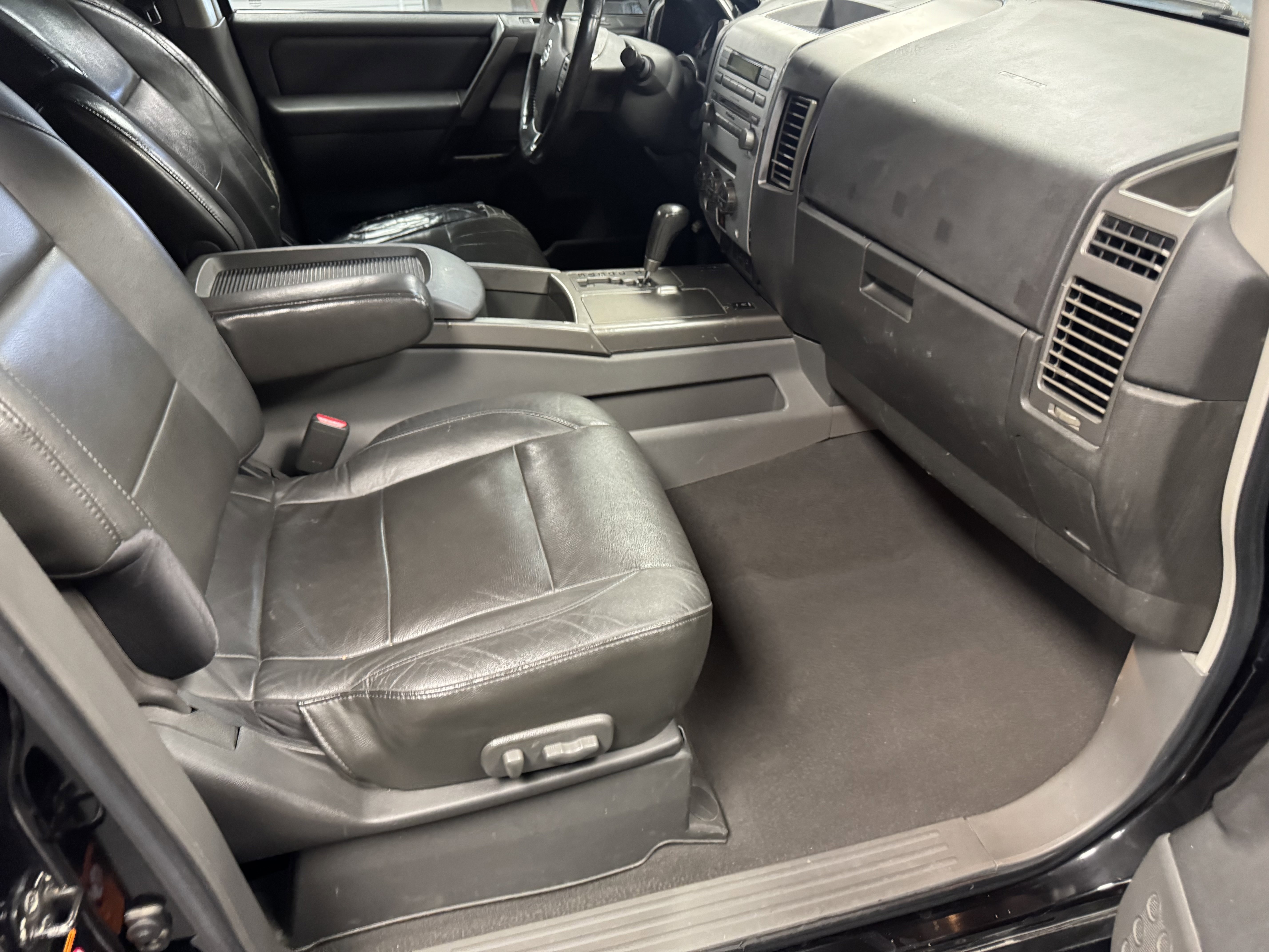 Used 2006 Nissan Titan LE w/ (S01) Side-Airbag Pkg w/ VDC image 11