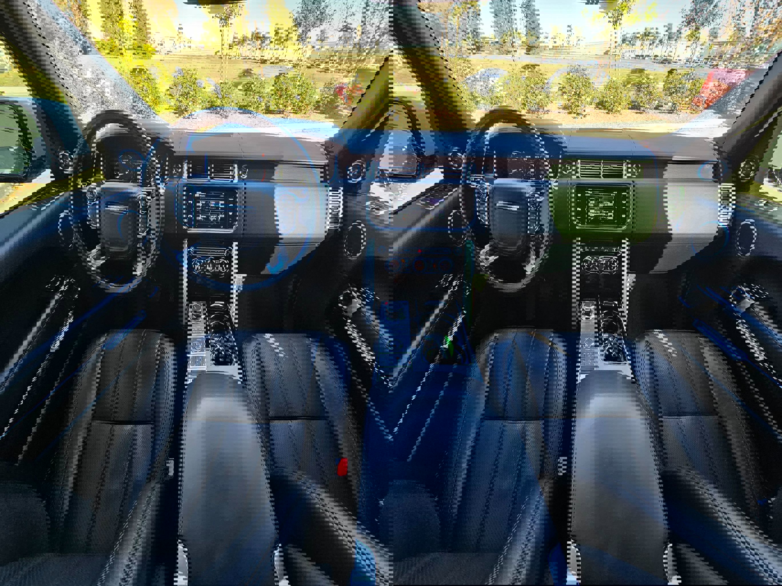 Used 2016 Land Rover Range Rover HSE image 21