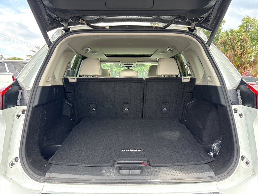 Used 2024 Nissan Rogue SV w/ SV Premium Package FWD image 25