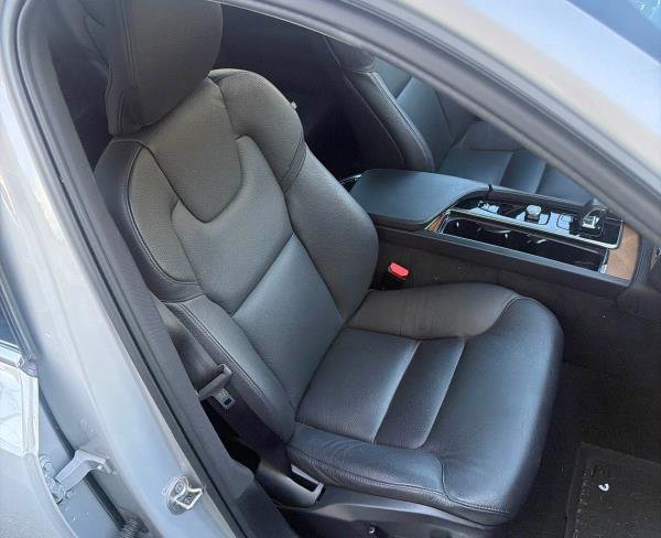 Used 2024 Volvo XC90 T8 Plus w/ Protection Package image 7