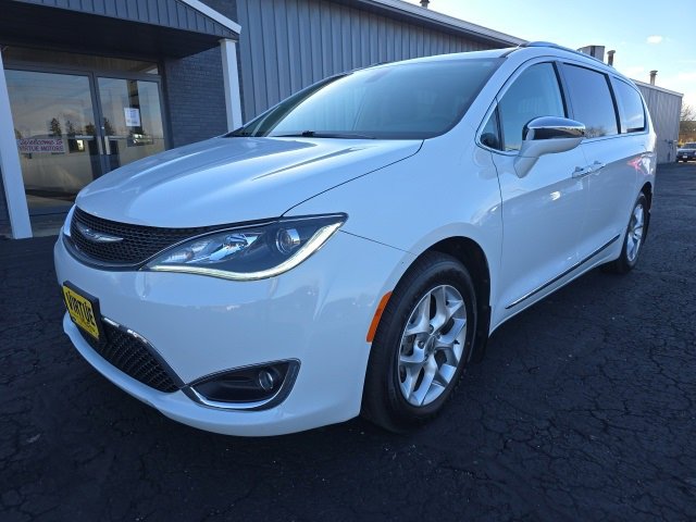 Used 2020 Chrysler Pacifica Limited image 3