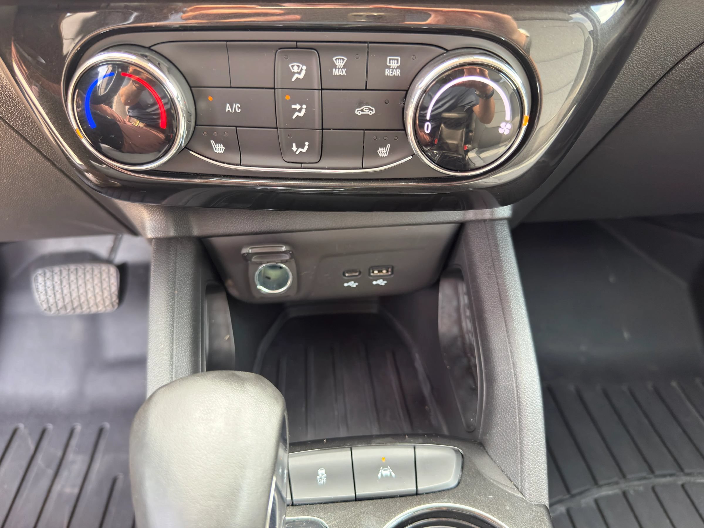 Used 2025 Chevrolet TrailBlazer LT w/ LT Cold Weather Package FWD image 18
