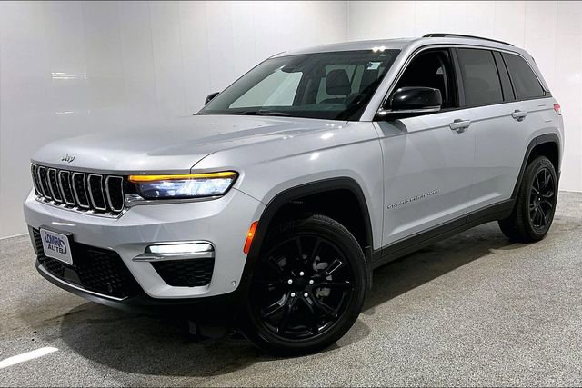 Used 2023 Jeep Grand Cherokee Limited w/ Luxury Tech Group II image 3